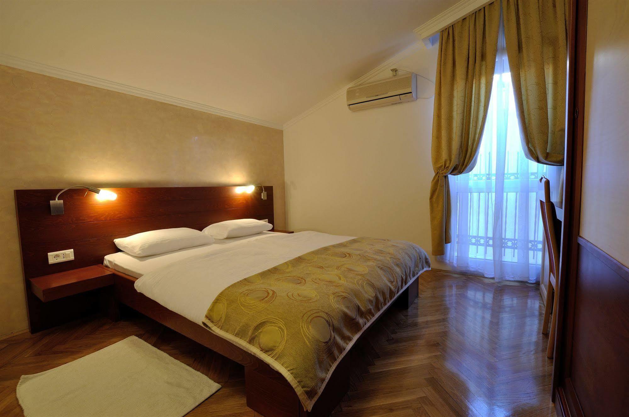 Vila Duric - Ex Hotel Duric Petrovac Kültér fotó